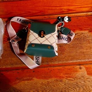A woman green and white fashion bag